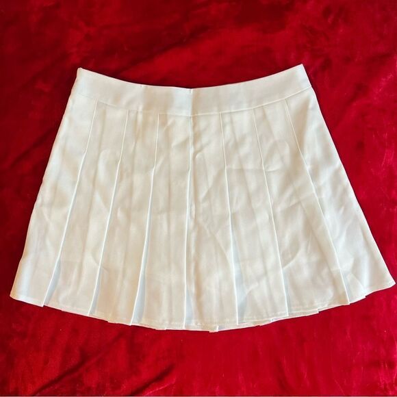 Fashion & dyt XL white pleated skirt with built in under shorts - Picture 2 of 9